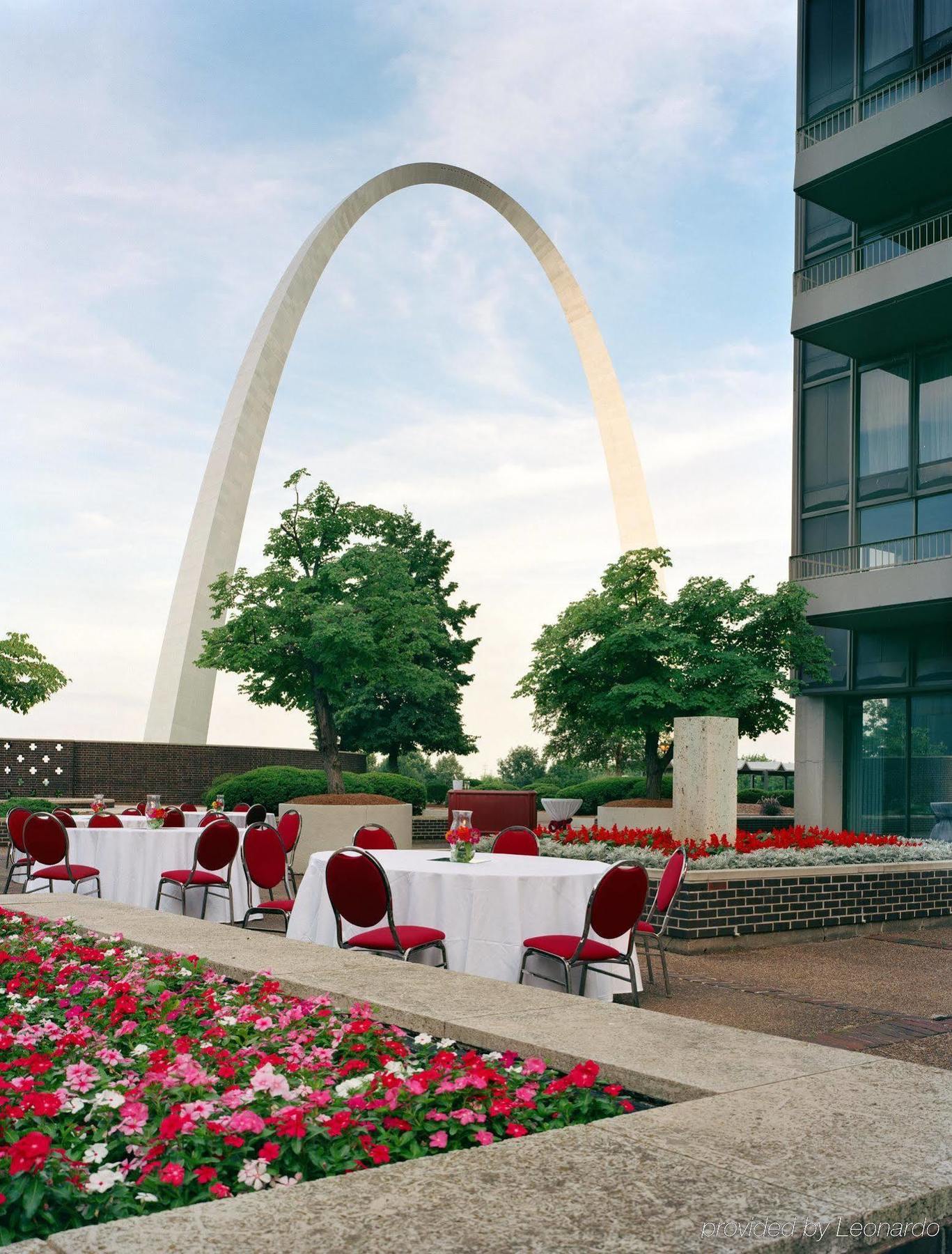 City Place Hotel Сейнт Луис Екстериор снимка